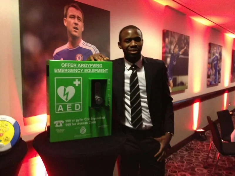 Fabrice Muamba standing next to AED in Chelsea FC